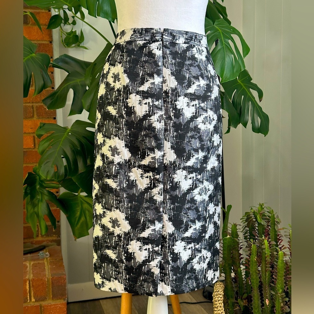 🛍️ Calvin Klein pencil skirt excellent condition.